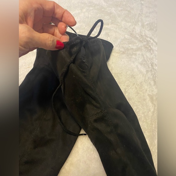 Black Over the knee boot. - Picture 3 of 4